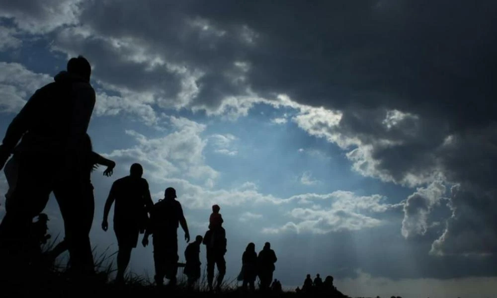 Εν μέσω δημογραφικών και μεταναστευτικών συμπληγάδων ο Ελληνισμός συρρικνώνεται
